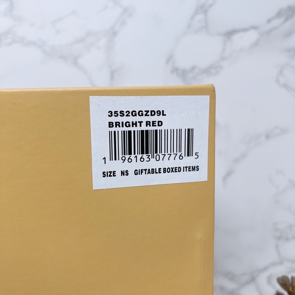 Michael Kors Giftables Box Cardholder and Pouch - Picture 10 of 11